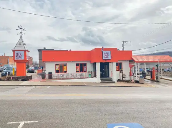 Hot Dog Shoppe East Liverpool exterior; capture date unknown