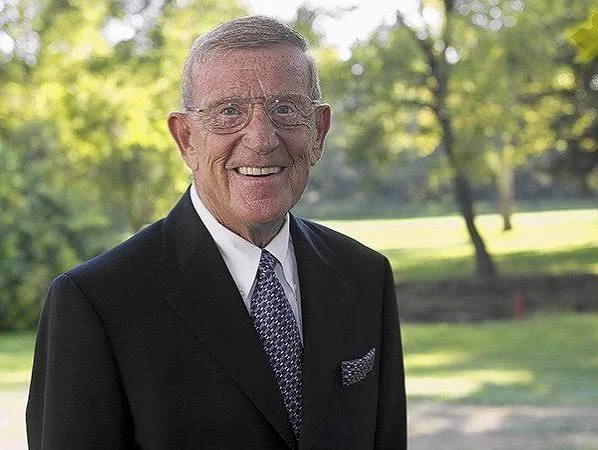 Lou Holtz portrait; capture date unknown.